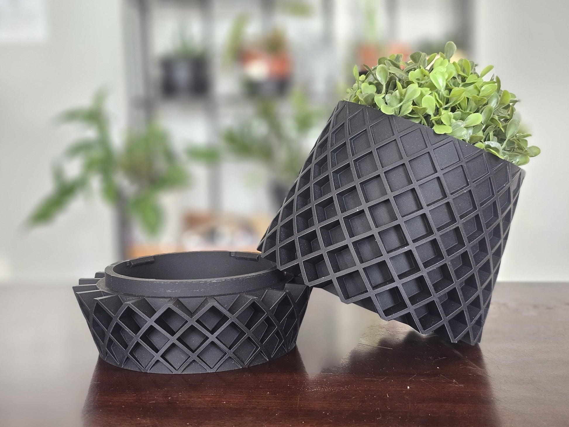 Textured Lattice Indoor Planter With Hidden Drainage