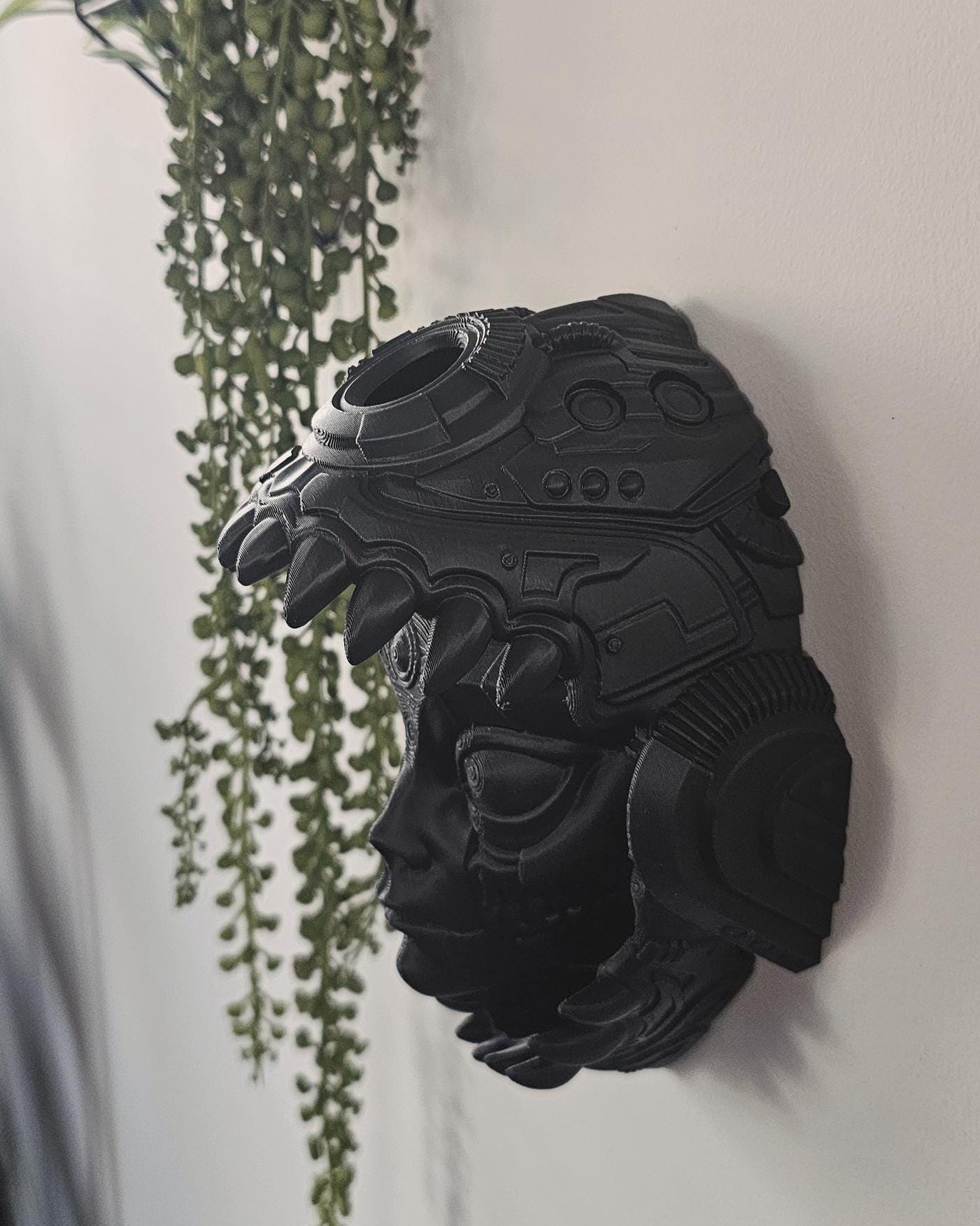 7.22" Alien Mech Wall Mounted  3D Printed Sci-Fi Robot Figurine, Mecha Desk Display, Cyberpunk Alien Robot Model, Gamer Gifts, Shelf Decor