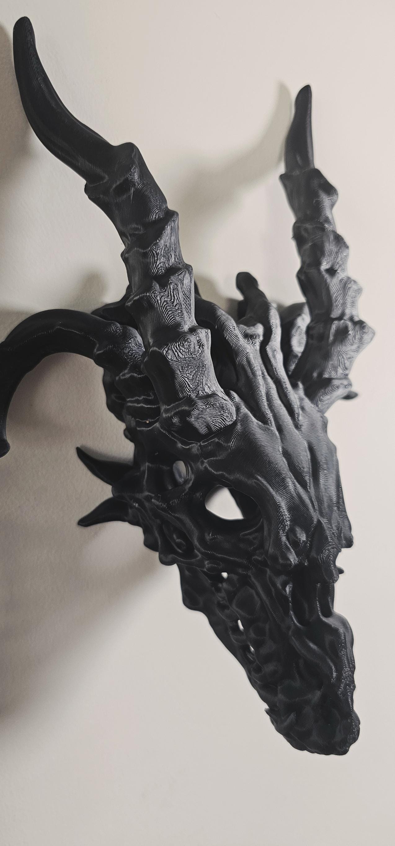 Dragon Skull Wall Decor  3D Printed Gothic Dragon Head Wall Mount, Dark Fantasy Skull Art, Medieval Creature Wall Sculpture