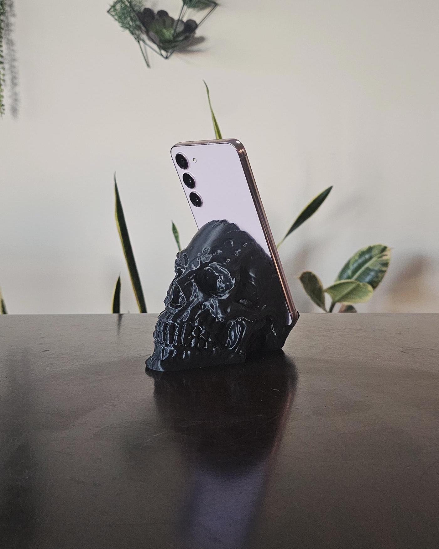 Skull Phone Stand  Gothic Skull Phone Holder, Dark Desk Decor for Smartphones, Horror Skull Display Stand, Witchy Office Accent
