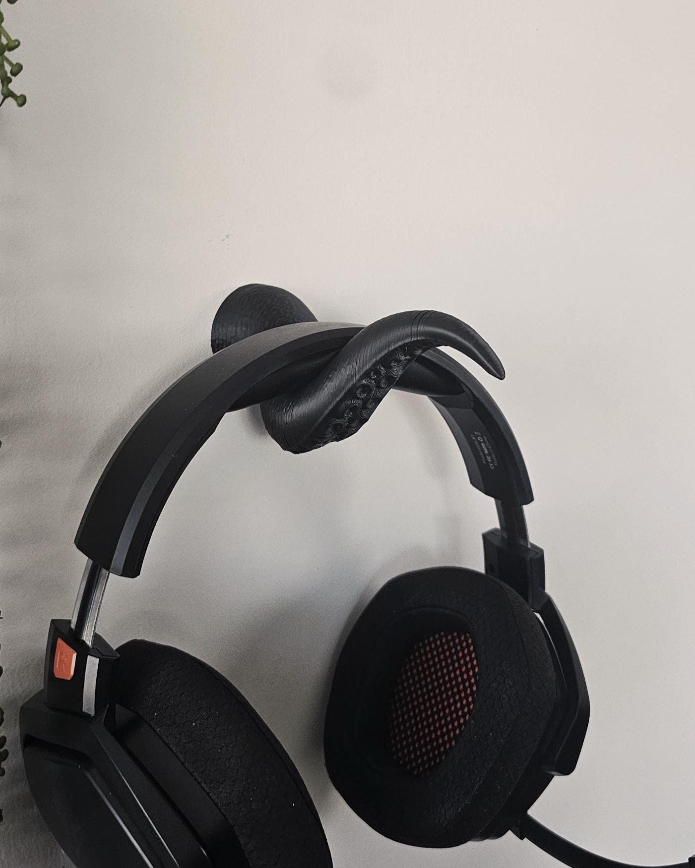 Tentacle Wall Mounted Headphone Stand 3D Printed Gaming Accessories Minimalist Decor Gamer Gift For Him Streamer Headset Decor Streaming
